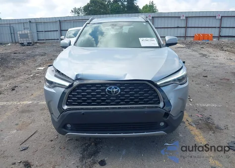 2023 Toyota Corolla Cross Xle z USA, uszkodzony, nr VIN 7MUDAAAG0PV057750